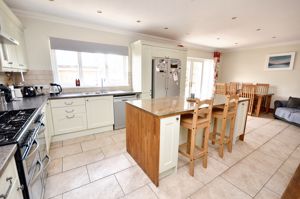 Kitchen Diner- click for photo gallery